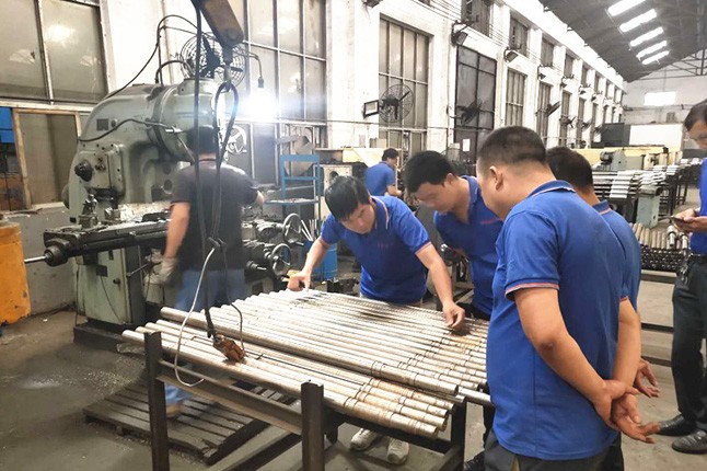 鄭州市神龍泵業(yè)有限公司每周對各個工序進(jìn)行質(zhì)量監(jiān)督檢驗的現(xiàn)場。